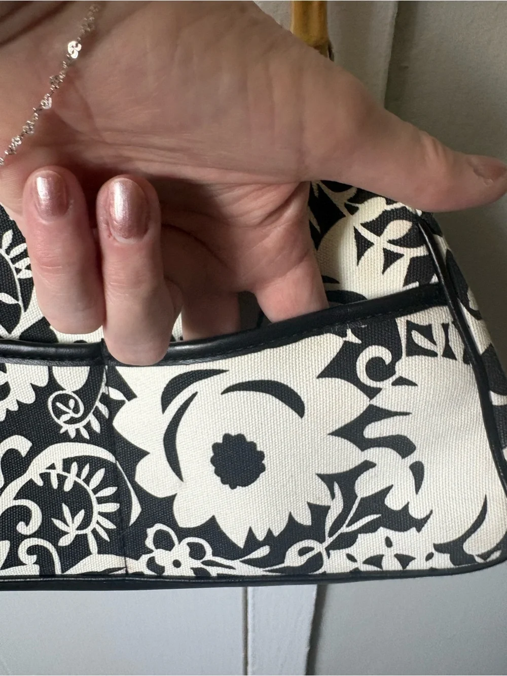 White House Black Market Black and White Canvas Floral Purse Bag - Preused